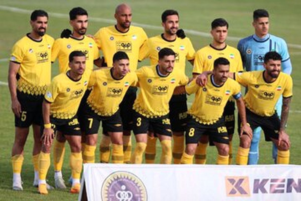 ببینید/ حمله هواداران چادرملو به اتوبوس سپاهان