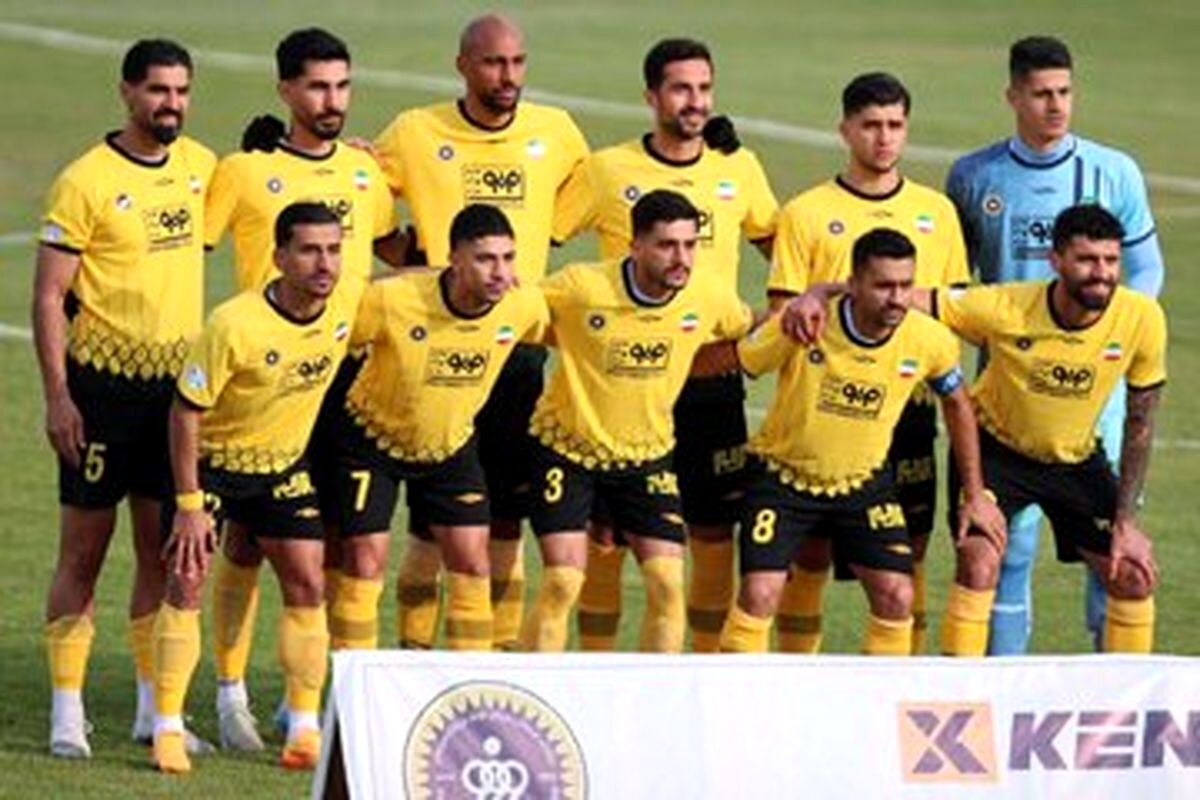 ببینید/ حمله هواداران چادرملو به اتوبوس سپاهان