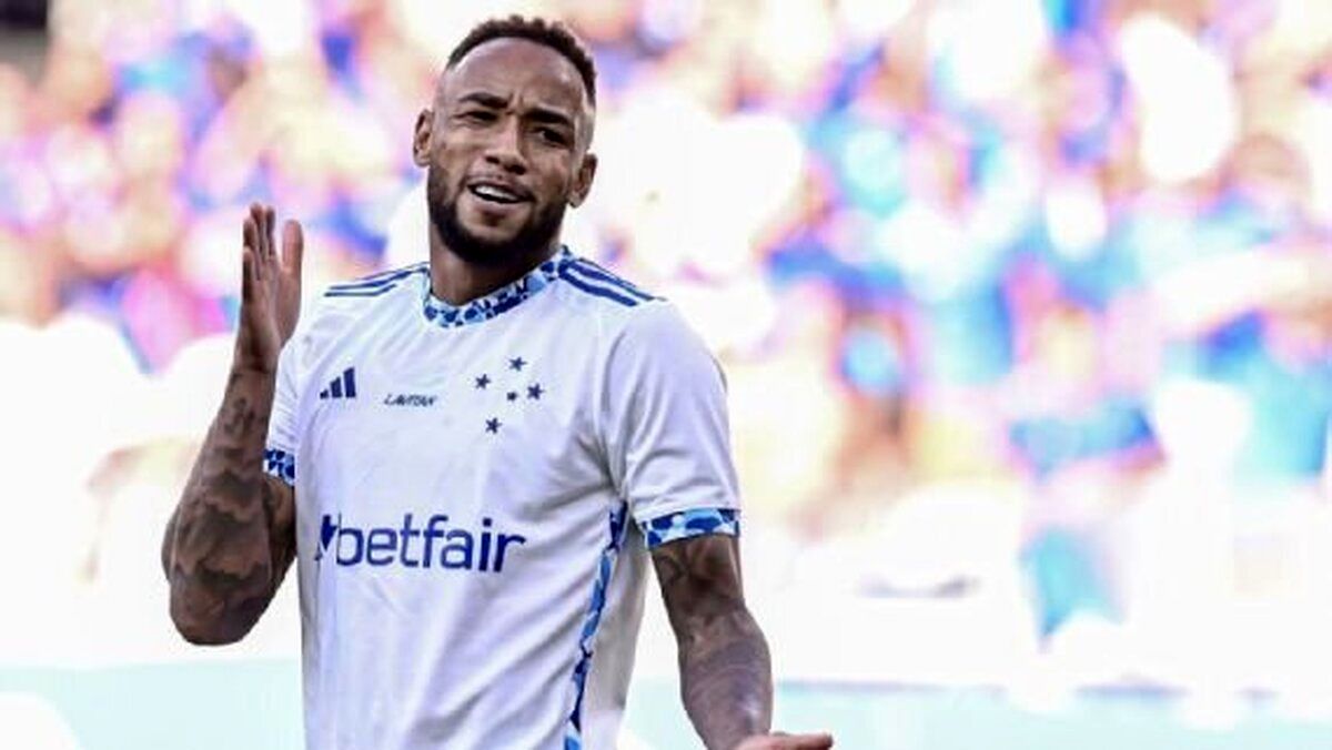 سریع‌ترین اخراج تاریخ فوتبال تنها در عرض ۳ ثانیه!/ ویدئو
