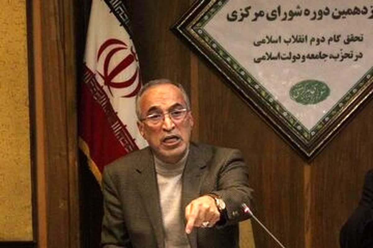 واعظ آشتیانی: برای برون رفت از وضعیت فعلی فوتبال باید پوست اندازی شود
