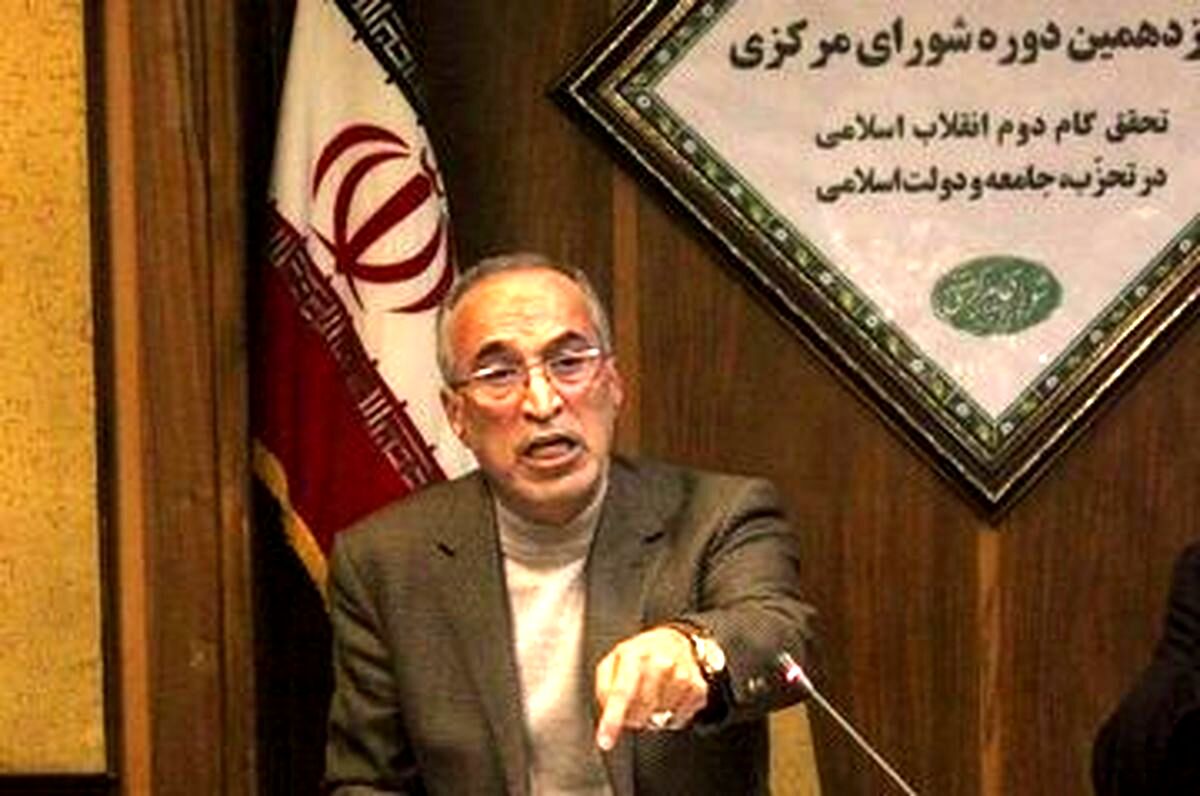واعظ آشتیانی: برای برون رفت از وضعیت فعلی فوتبال باید پوست اندازی شود
