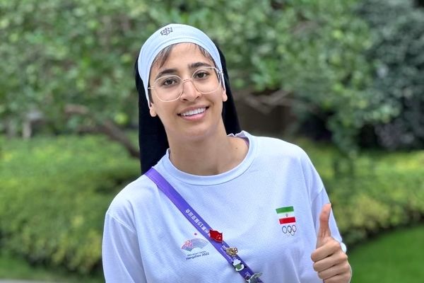 رومینا سالک،‌ اسکیت باز ۲۰ ساله ایرانی قهرمان جهان شد