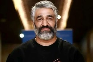 جدید ترین عکس از پژمان جمشیدی و وکیلش در دادگاه روز شنبه