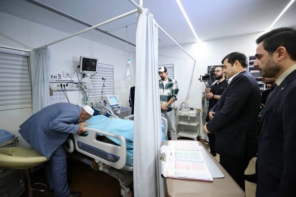 جدیدترین تصاویر از اتاق بیمارستان صابر کاظمی/ وزیر ورزش به عیادت رفت