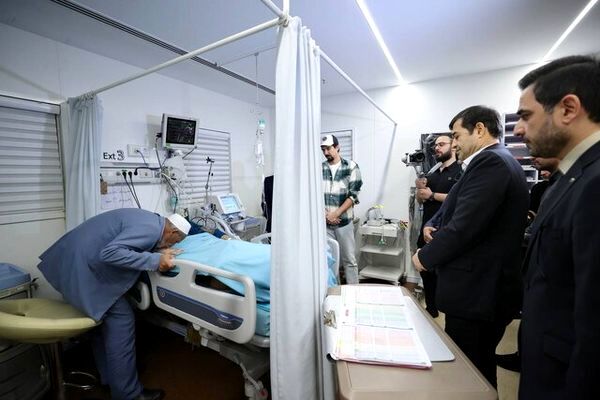 جدیدترین تصاویر از اتاق بیمارستان صابر کاظمی/ وزیر ورزش به عیادت رفت