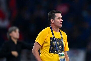 سه گانه سرمربی پرسپولیسی در تایلند!