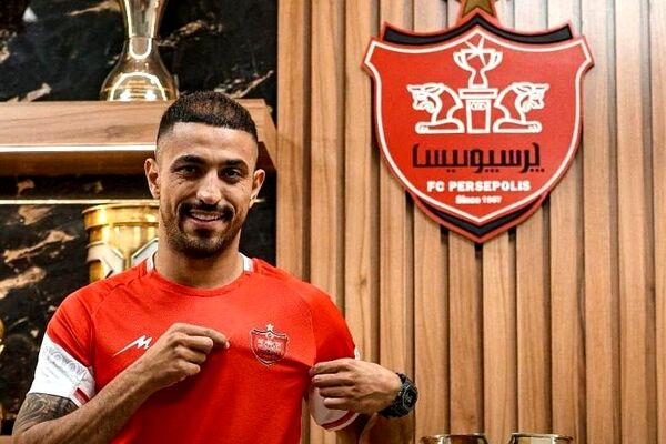 بازیکن پرسپولیس با حضور در هلال احمر به پویش ایران ما پیوست
