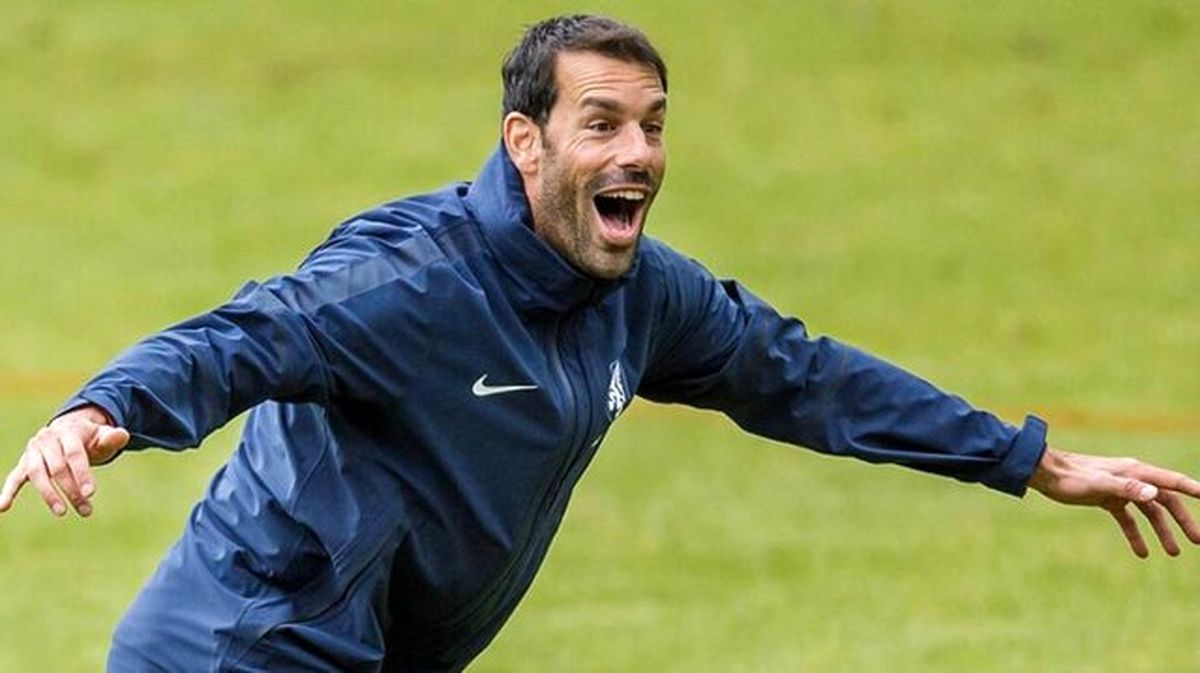 نیستلروی به لیگ جزیره برمی‌گردد
