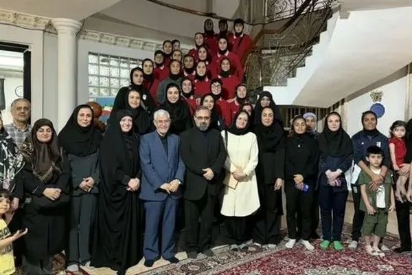 سفیر ایران با اعضای تیم ملی فوتبال بانوان دیدار کرد 