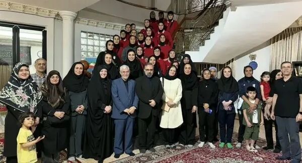 سفیر ایران با اعضای تیم ملی فوتبال بانوان دیدار کرد 