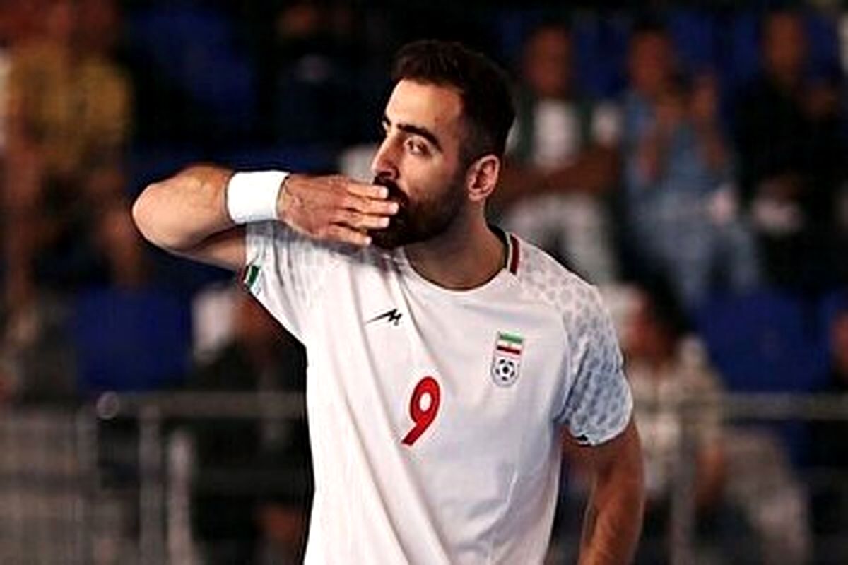 دلنوشته همسر ‎سعید احمدعباسی روی کفش بازی او
