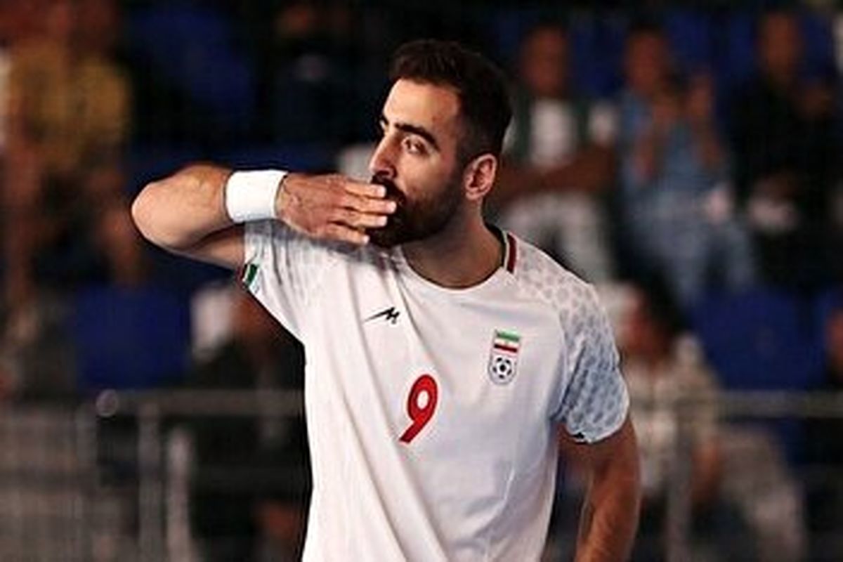 دلنوشته همسر ‎سعید احمدعباسی روی کفش بازی او
