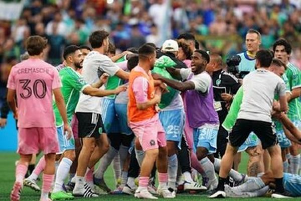 مسی و یارانش هم فینال را باختند هم اخلاق را!