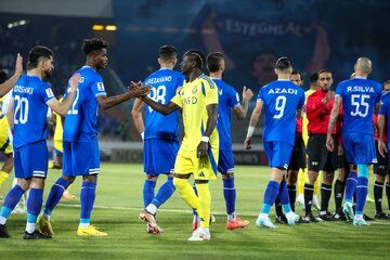 پوستر جدید النصر/ کری خوانی با چمن ورزشگاه برای استقلالی ها