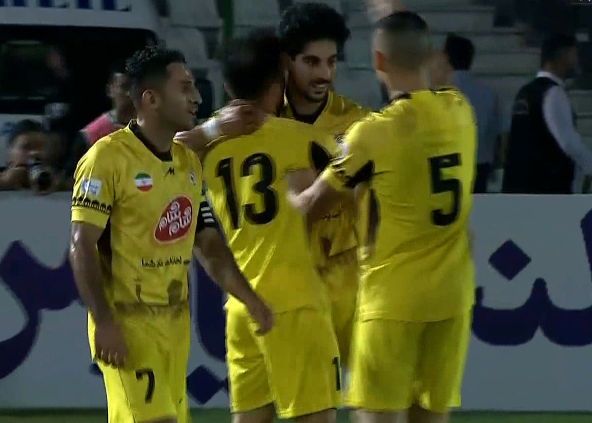 ببینید/ شادی پس از گل خطرناک؛ گل اول فجرسپاسی به پرسپولیس 