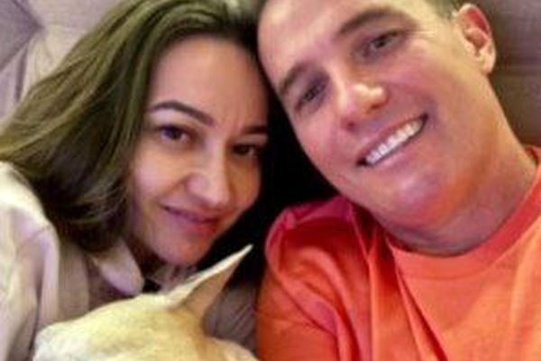 همسر سرمربی پرسپولیس در کنار سگش/ اوسمار: روزشماری می کنم تا با تو دیدار کنم