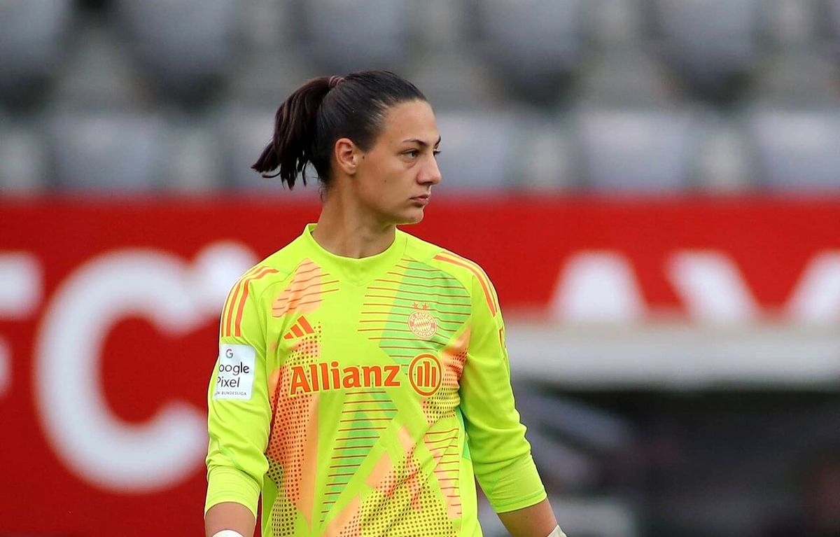 واکنش بایرنی‌ها به دروازه‌بان سرطانی را ببینید و یاد بگیرید!
