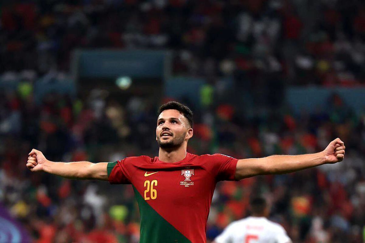 مأمور امنیتی به‌جای مهار جیمی جامپ مهاجم پرتغال را مصدوم کرد