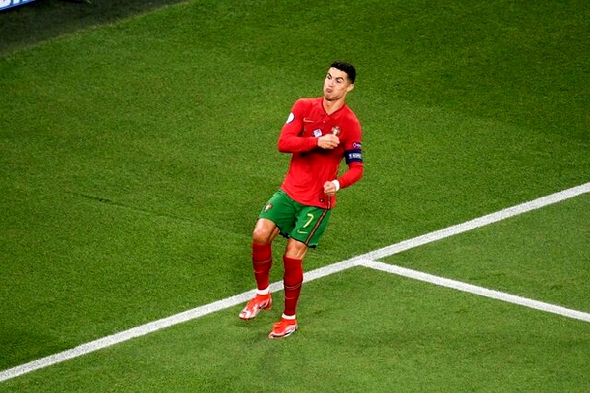 رونالدو: بفهمم مفید نیستم خودم کنار می‌روم
