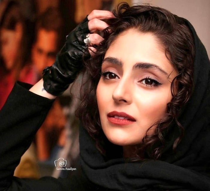 شام دونفره هستی مهدوی با مربی فوتبال در رستوران با استایل لاکچری