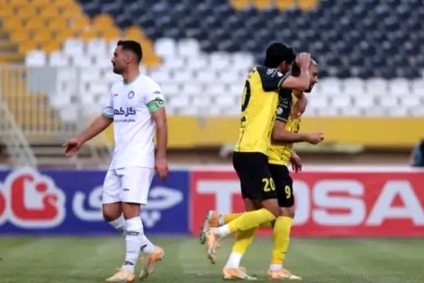 سپاهان یک- گل‌گهر یک: صدر جدول تقدیم به تراکتور!