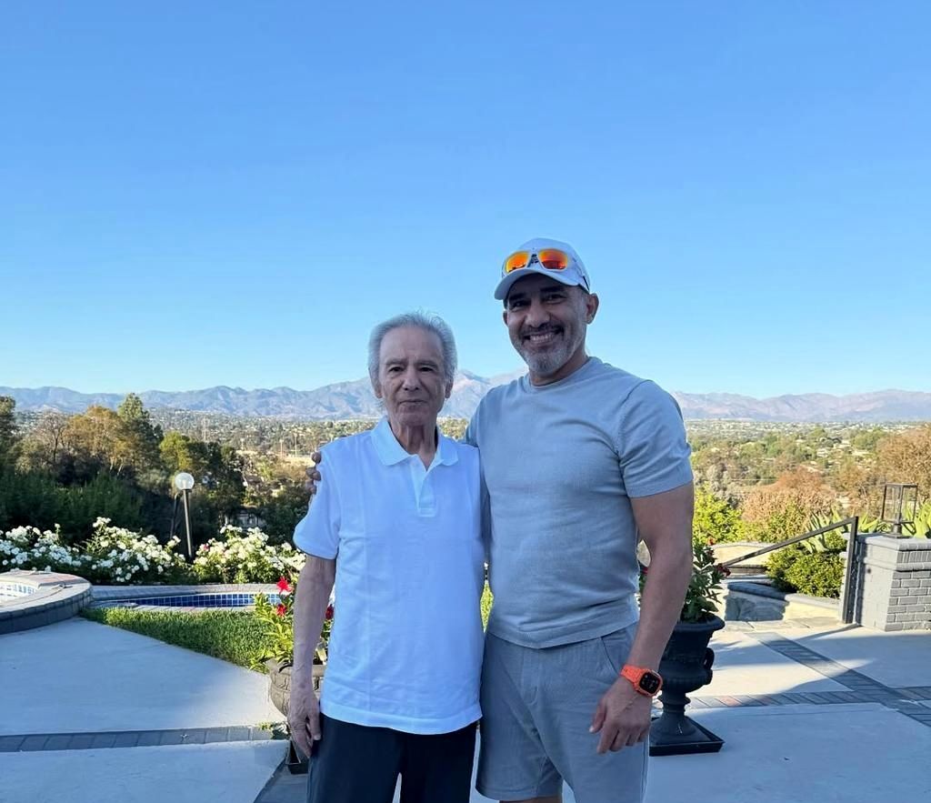 تصویر عابدزاده و عارف در آغوش هم/ جدیدترین عکس از خواننده سلطان قلب ها بعد از سرطان 