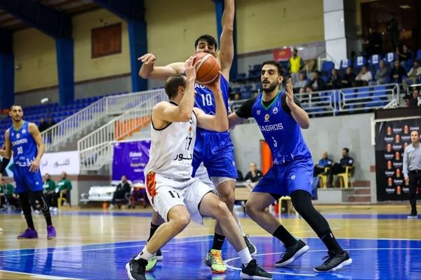 استقلال صدرنشین لیگ شد