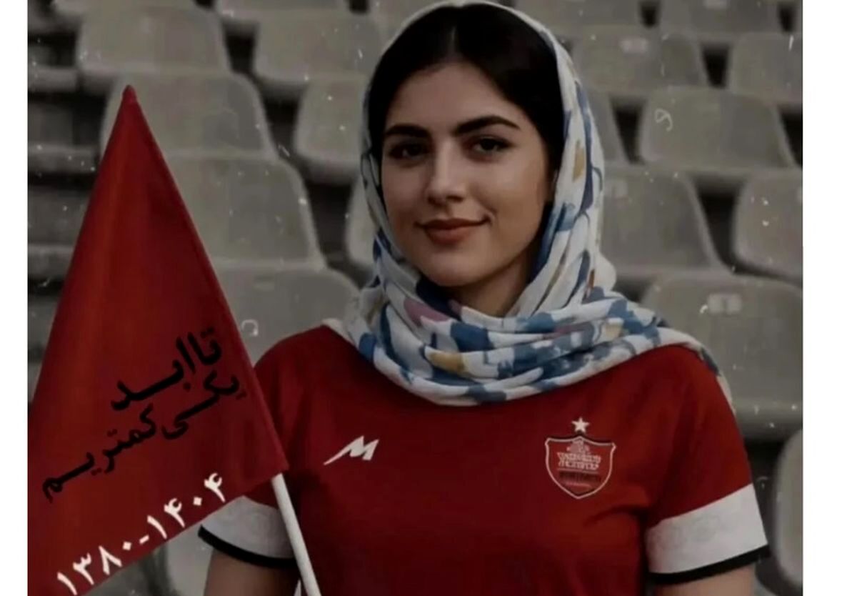تصویری از مزار الهه‌ حسین‌ نژاد با پرچم پرسپولیس