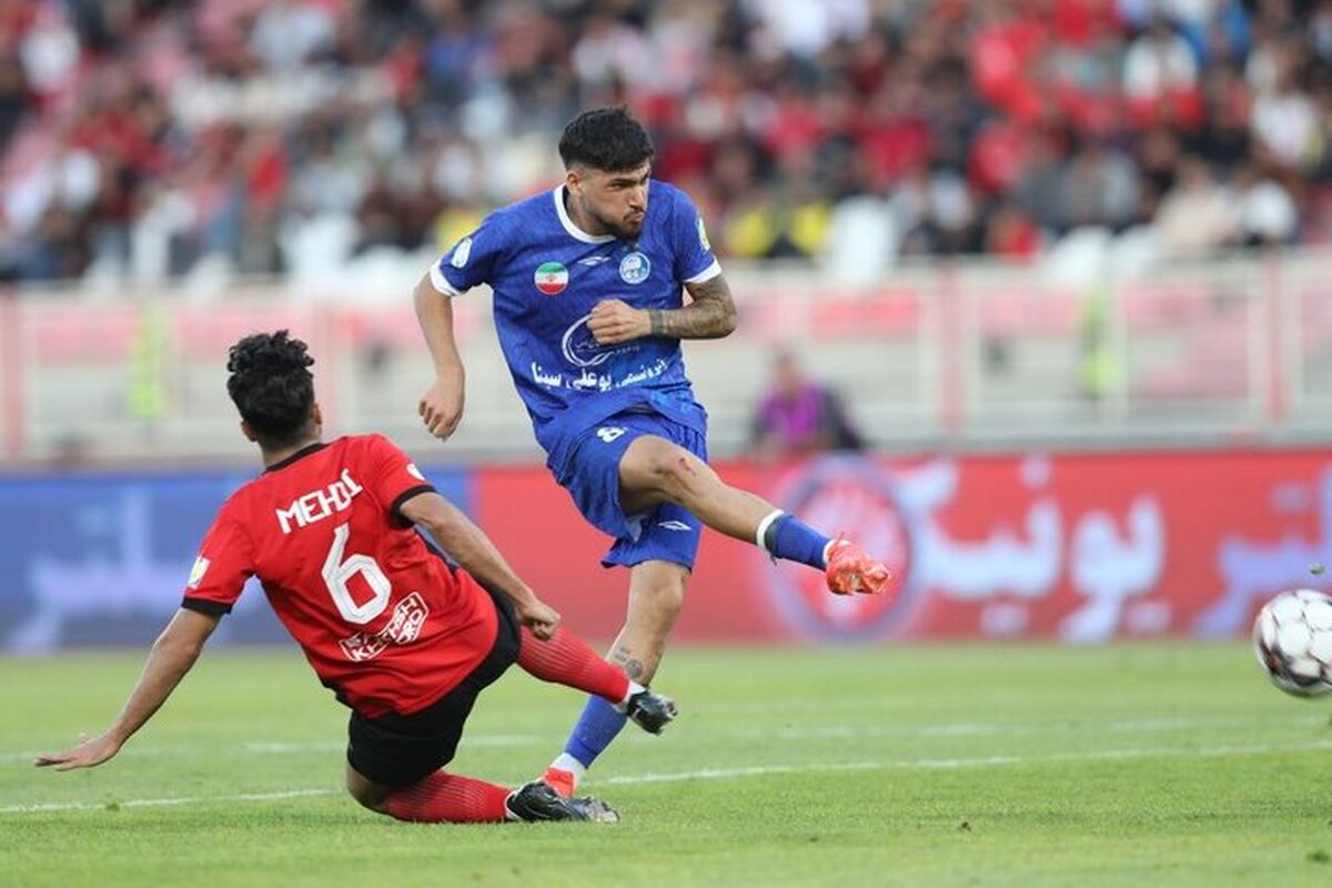 کمک تراکتور به استقلال پیش از بازی با الغرافه
