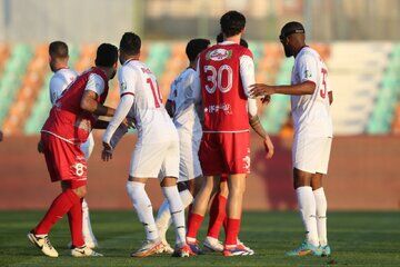 شکست غیرمنتظره پرسپولیس مقابل نساجی 9 نفره!/ شب اخراجی‌ها!

