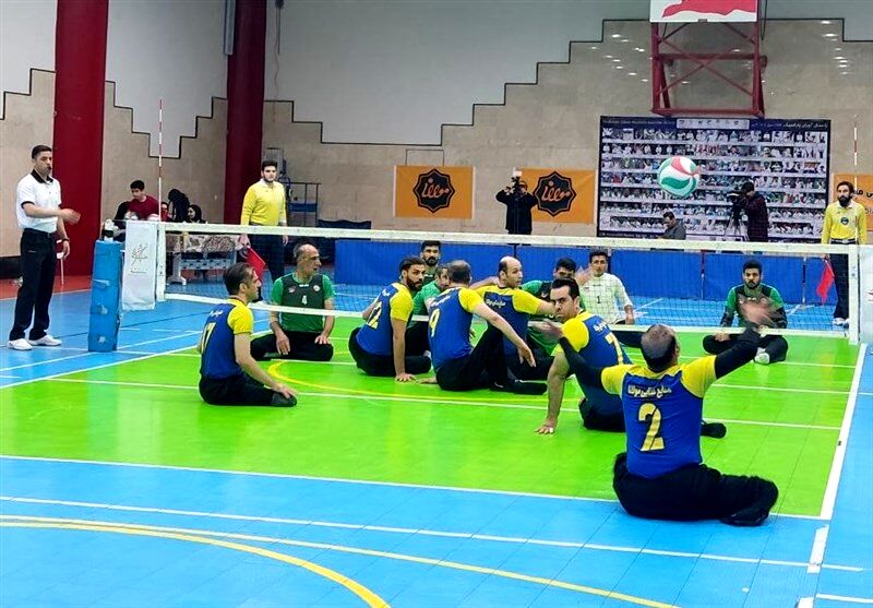قهرمانی تیم مهر مولانا در مسابقات لیگ برتر والیبال نشسته
