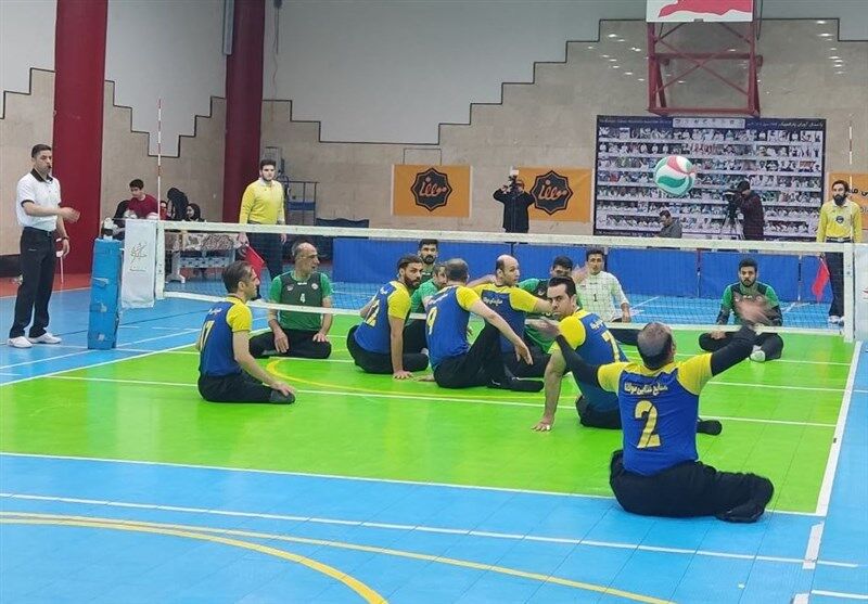 قهرمانی تیم مهر مولانا در مسابقات لیگ برتر والیبال نشسته
