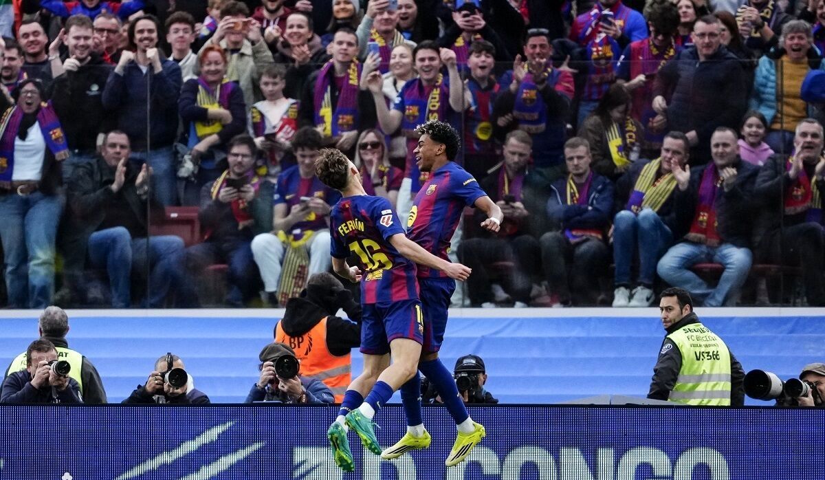 بارسلونا ۴ - ویارئال ۱/ یامال هت تریک کرد 