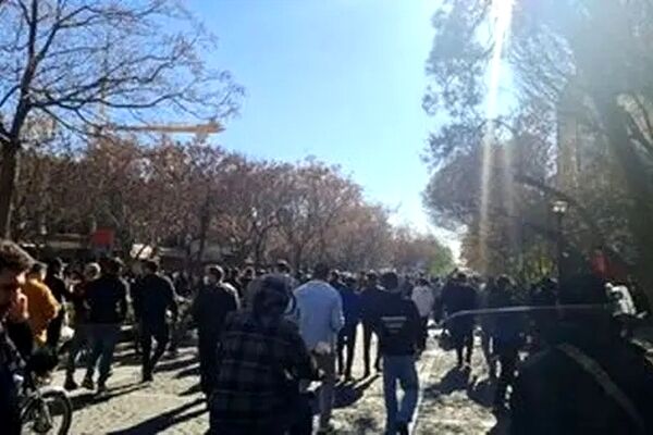 ببینید/ واکنش عادل فردوسی‌پور به تجمع دیروز بازار