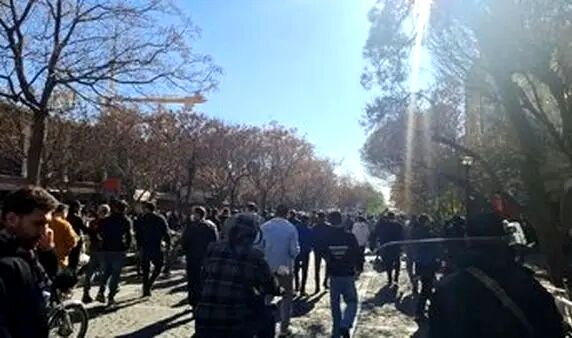 ببینید/ واکنش عادل فردوسی‌پور به تجمع دیروز بازار