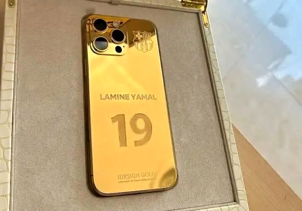 هدیه آیفون طلا توسط ولیعهد عربستان به بازیکنان بارسلونا/ ویدئو
