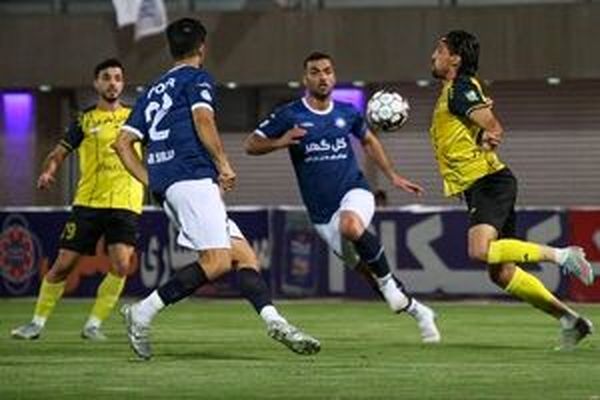 تساوی جنجالی در دیدار سپاهان و گل گهر