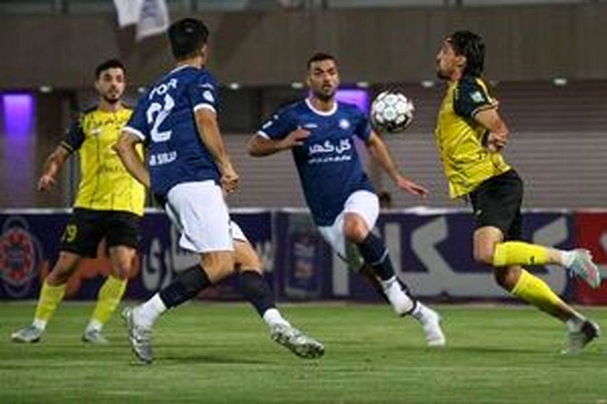 تساوی جنجالی در دیدار سپاهان و گل گهر