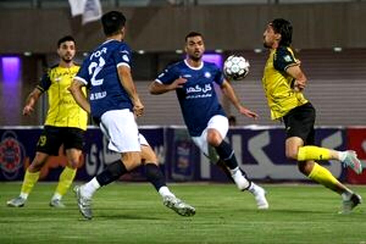 تساوی جنجالی در دیدار سپاهان و گل گهر