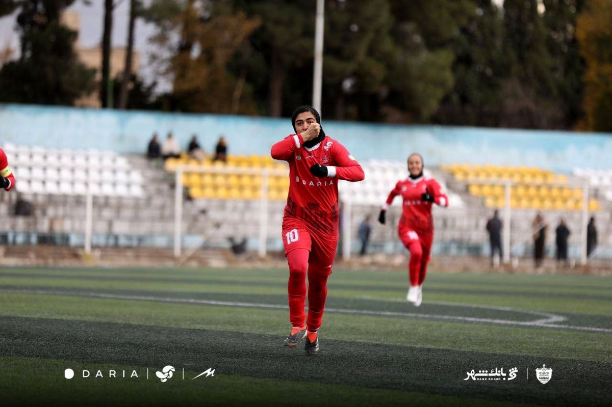 مهاجم پرسپولیس ۲ جلسه محروم شد
