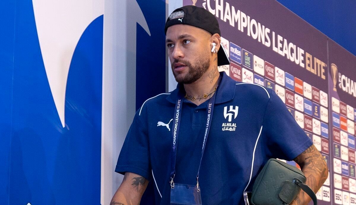 لحظه دزدیده شدن انگشتر نیمار در بازی الهلال-استقلال/ ویدئو
