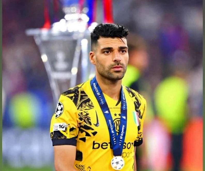 ببینید/ لحظه اهدای مدال به مهدی طارمی