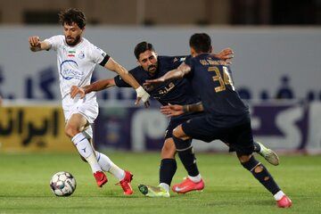 فرار استقلال از شکست در سیرجان در وقت های تلف شده 