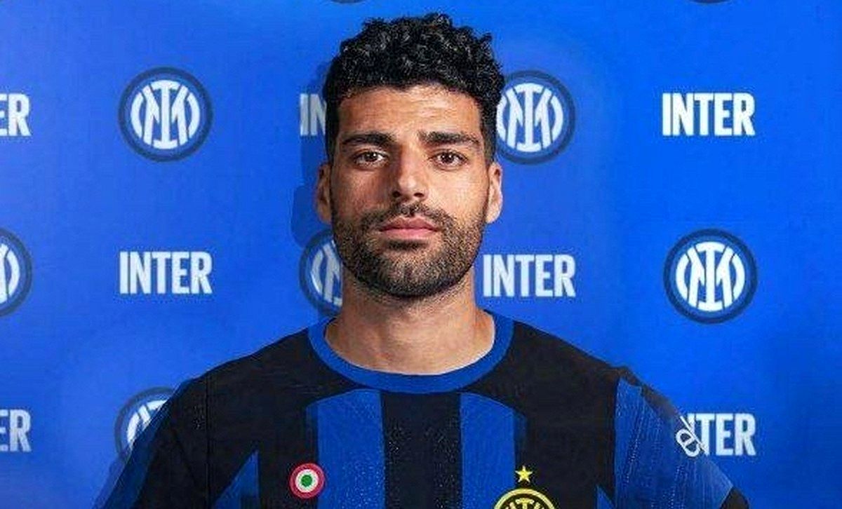 مهدی طارمی با استایل کریسمسی در ایتالیا/ عکس
