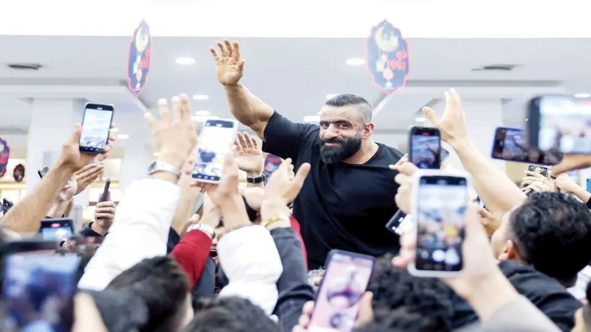 دخل‌ و خرج هادی چوپان با هم می‌خواند؟
