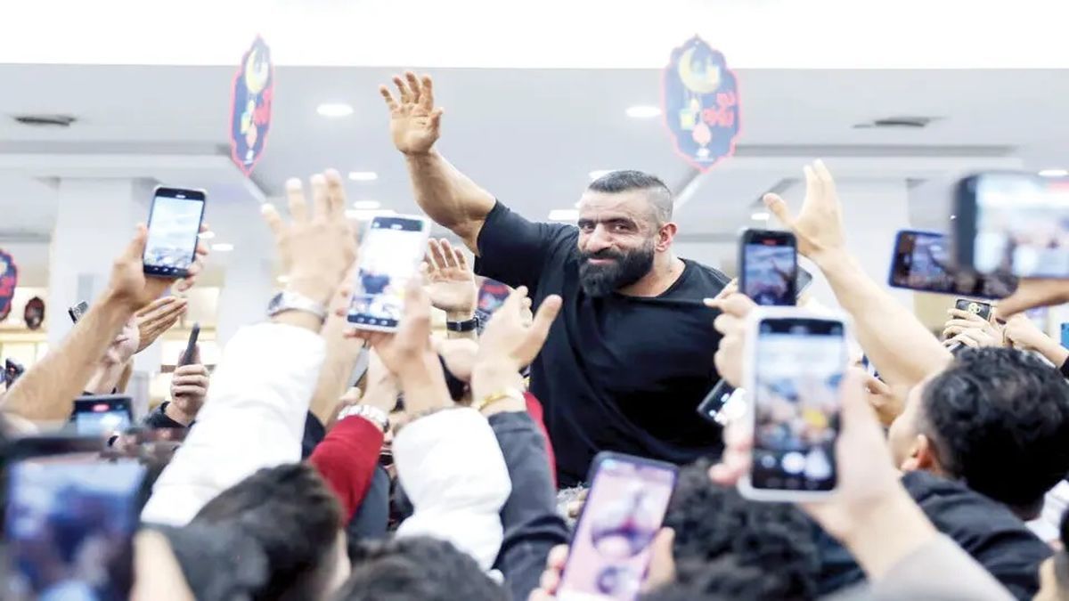 دخل‌ و خرج هادی چوپان با هم می‌خواند؟
