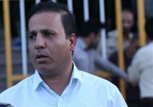 ببینید/ سکته خفیف مدیر عامل استقلال خوزستان در جریان بازی با استقلال! 