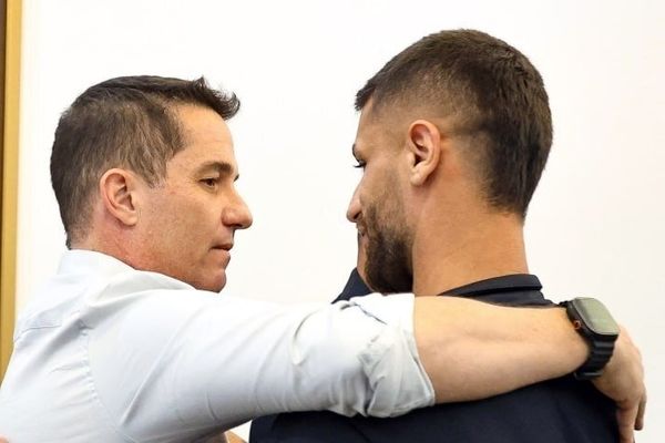 سرمربی جدید در آغوش پرسپولیسی‌ها/ اوسمار به تهران رسید/ عکس 