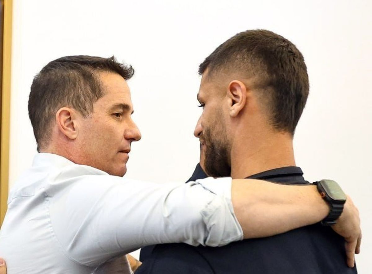 سرمربی جدید در آغوش پرسپولیسی‌ها/ اوسمار به تهران رسید/ عکس 