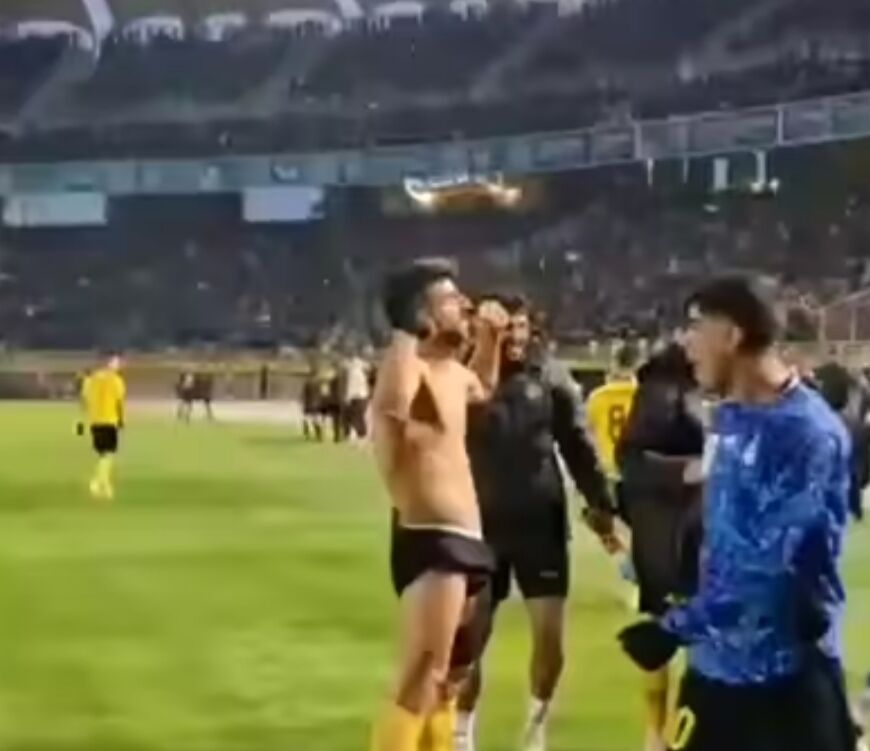 ببینید/ حرکت منشوری میلاد زکی‌پور مقابل هواداران پرسپولیس 